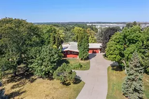 2439 Hauer Trail, Shakopee, MN 55379 - Photo 2