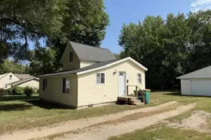 323 S Donnelly Ave, Litchfield, MN 55355 - Photo 1