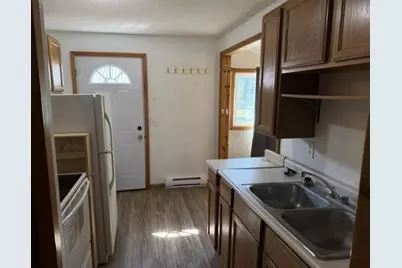 323 S Donnelly Avenue, Litchfield, MN 55355 - Photo 2