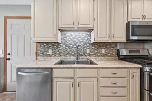 11901 River Hills Cir, Burnsville, MN 55337 - Photo 14
