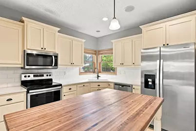 11649 Laketowne View, Albertville, MN 55301 - Photo 6