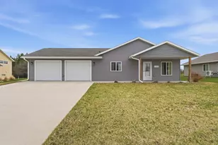 1504 Jasmine Dr, Alexandria, MN 56308 - Photo 2