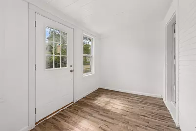 2715 17th Avenue E, North Saint Paul, MN 55109 - Photo 2