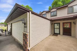 8772 Maplebrook Pkwy N, Brooklyn Park, MN 55445 - Photo 4