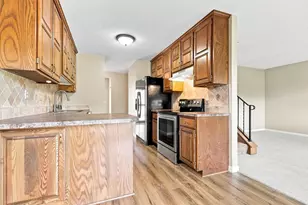 8772 Maplebrook Pkwy N, Brooklyn Park, MN 55445 - Photo 10