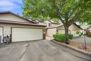 8772 Maplebrook Pkwy N, Brooklyn Park, MN 55445 - Photo 2