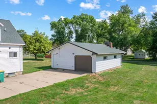 303 S Brook St, Hendricks, MN 56136 - Photo 4