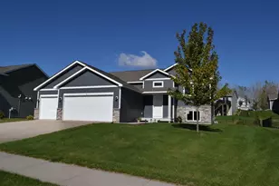 902 Poplar Ln, Watertown, MN 55388 - Photo 2