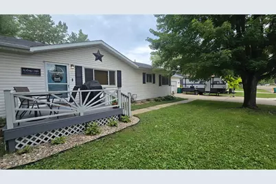 197 2nd Street NE, Clarks Grove, MN 56016 - Photo 2
