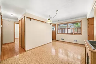 623 Griggs St S, Saint Paul, MN 55116 - Photo 2