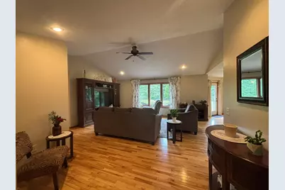 855 Bauer Avenue, Eau Claire, WI 54703 - Photo 4