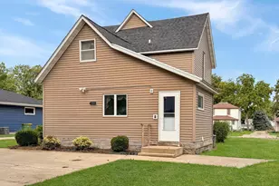 410 N 6th St, Marshall, MN 56258 - Photo 2
