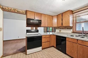 1045 McKnight Rd S, Saint Paul, MN 55119 - Photo 6