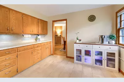 747 Grandview Avenue W, Roseville, MN 55113 - Photo 12