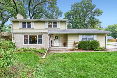 747 Grandview Avenue W, Roseville, MN 55113 - Photo 4