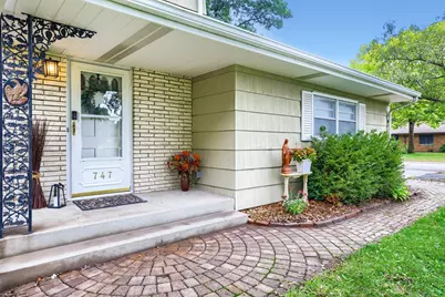 747 Grandview Avenue W, Roseville, MN 55113 - Photo 2