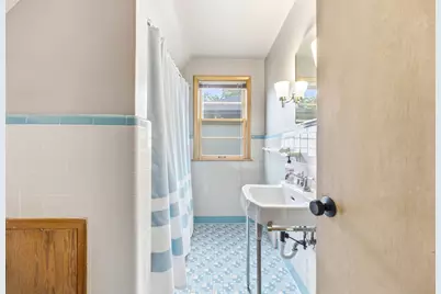 313 Vincent Avenue N, Minneapolis, MN 55405 - Photo 18