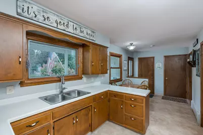 828 Lower Johnson Circle, Saint Peter, MN 56082 - Photo 6
