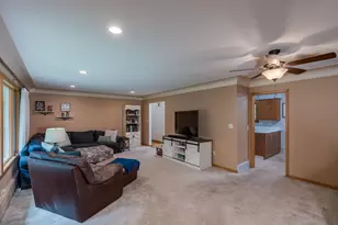 828 Lower Johnson Cir, Saint Peter, MN 56082 - Photo 10