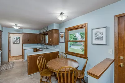 828 Lower Johnson Circle, Saint Peter, MN 56082 - Photo 4