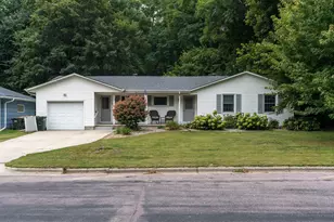 828 Lower Johnson Cir, Saint Peter, MN 56082 - Photo 1