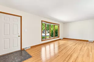 16403 Seymour Dr, Minnetonka, MN 55345 - Photo 6