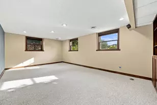 2749 Hilltop Ct, North Saint Paul, MN 55109 - Photo 42