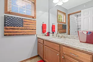 1802 Colonial Ln, Chanhassen, MN 55317 - Photo 20
