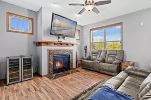 1802 Colonial Ln, Chanhassen, MN 55317 - Photo 10