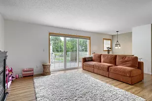 336 Gironde Ct, Woodbury, MN 55125 - Photo 2