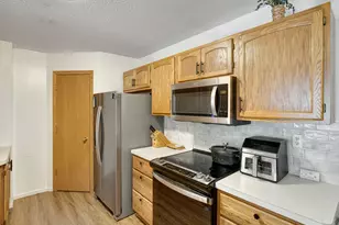 336 Gironde Ct, Woodbury, MN 55125 - Photo 6