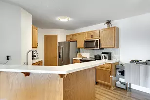 336 Gironde Ct, Woodbury, MN 55125 - Photo 4