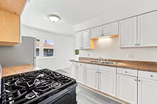 518 37th Ave NE, Minneapolis, MN 55421 - Photo 2