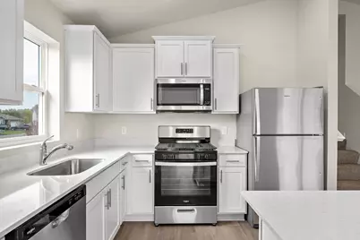 906 Spruce Circle N, Cambridge, MN 55008 - Photo 2