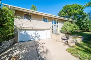 359 Riverview Heights Dr NE, Rochester, MN 55906 - Photo 4