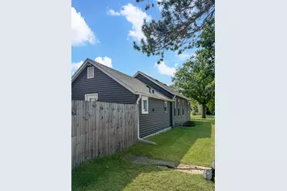 922 Park Avenue NW, Bemidji, MN 56601 - Photo 2