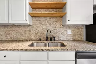 2725 Dupont Ave S, Minneapolis, MN 55408 - Photo 4