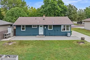 305 E 3rd St, Minneota, MN 56264 - Photo 4