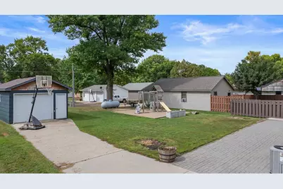 305 E 3rd Street, Minneota, MN 56264 - Photo 6