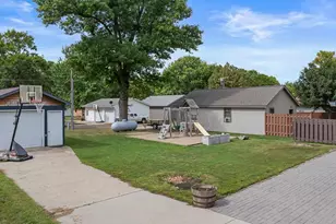 305 E 3rd St, Minneota, MN 56264 - Photo 6