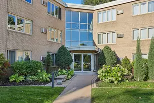 4370 Brookside Ct, Edina, MN 55436 - Photo 2