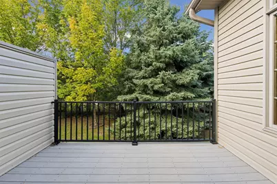10162 Chestnut Circle N, Brooklyn Park, MN 55443 - Photo 38