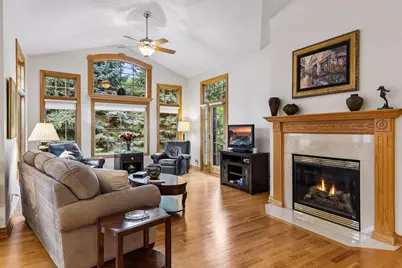 10162 Chestnut Circle N, Brooklyn Park, MN 55443 - Photo 2