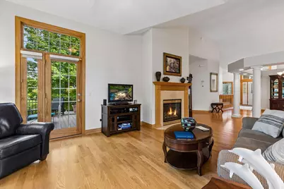 10162 Chestnut Circle N, Brooklyn Park, MN 55443 - Photo 4