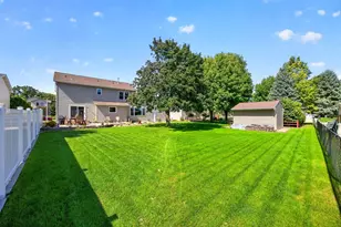 1008 Golfers Ct SE, Rochester, MN 55904 - Photo 4