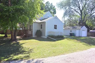 730 17th St E, Glencoe, MN 55336 - Photo 2