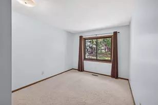 2813 Robinwood Way, Woodbury, MN 55125 - Photo 20