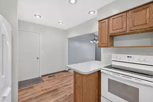 2813 Robinwood Way, Woodbury, MN 55125 - Photo 14