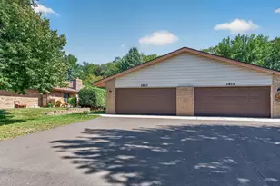 2813 Robinwood Way, Woodbury, MN 55125 - Photo 2