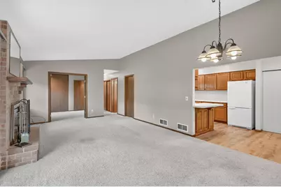 2813 Robinwood Way, Woodbury, MN 55125 - Photo 6